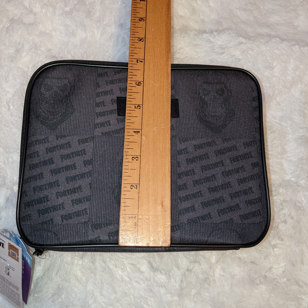 Nwts Fortnite black skull lunch box - Picture 3 of 16